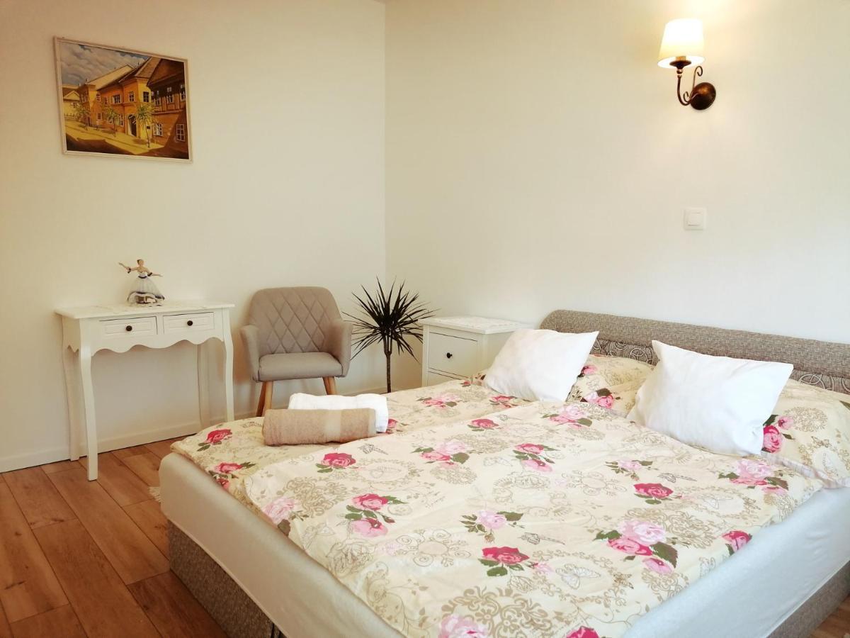 Elisoria Apartments تشيرستوموي المظهر الخارجي الصورة